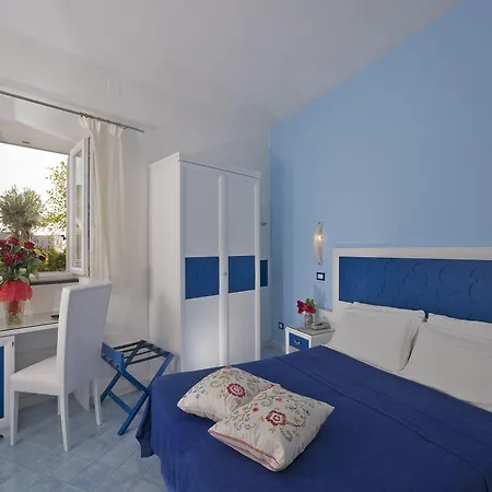In Bb - With Breathtaking Views, Near Poseidon For Singles